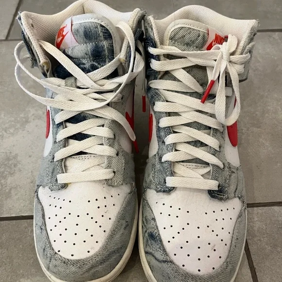 Women’s Nike Denim Dunks - Picture 4 of 4